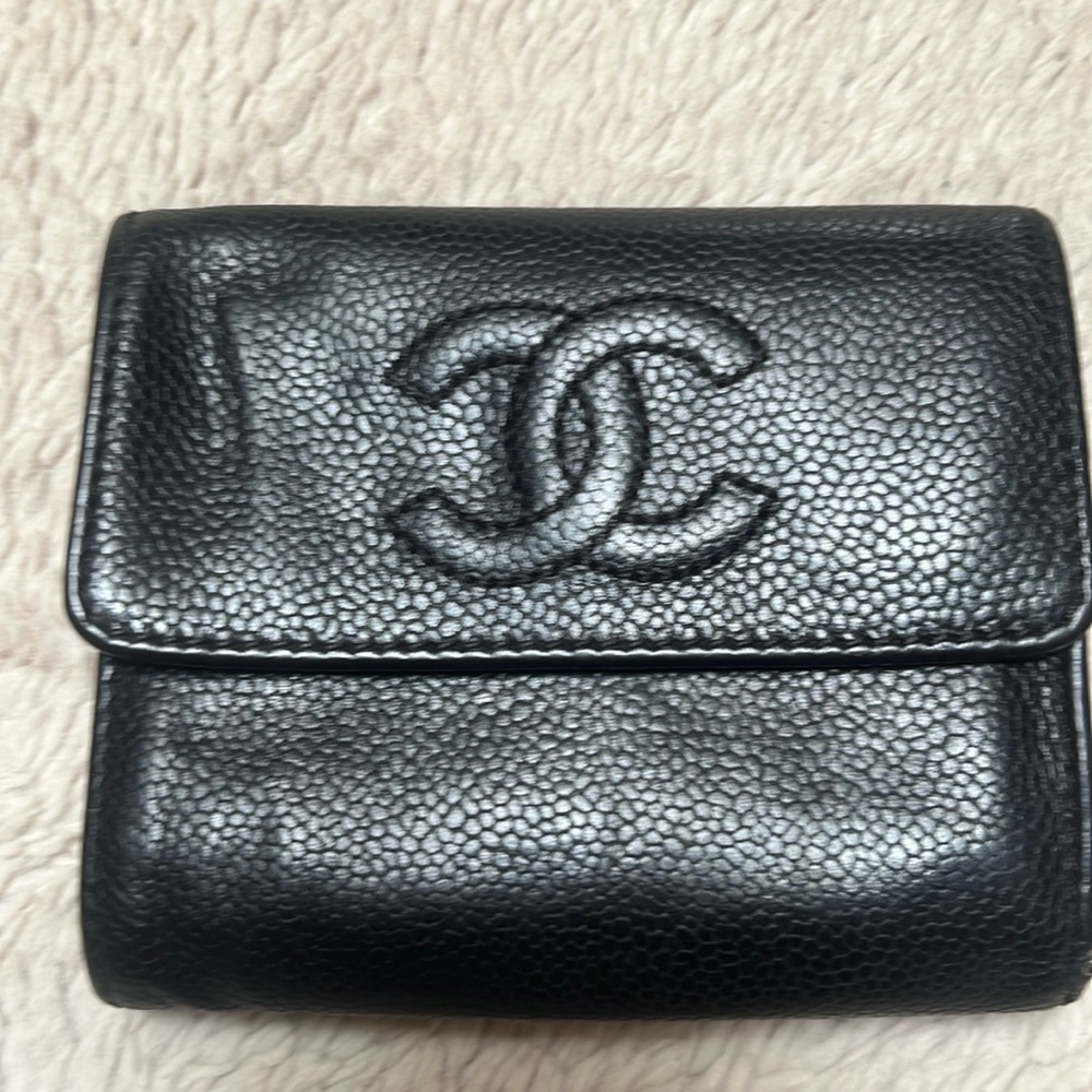 CHANEL Pre-Owned
CC stitch compact wallet
black caviar leather